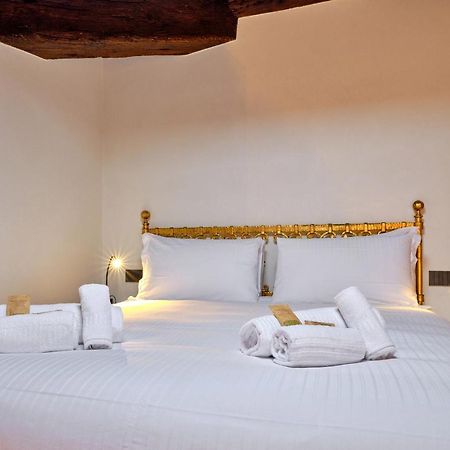 Apartmentsarena - Residenza Degli Scaligeri - Piazza Erbe เวโรนา ภายนอก รูปภาพ