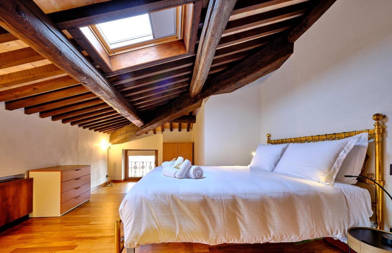 Apartmentsarena - Residenza Degli Scaligeri - Piazza Erbe เวโรนา ภายนอก รูปภาพ