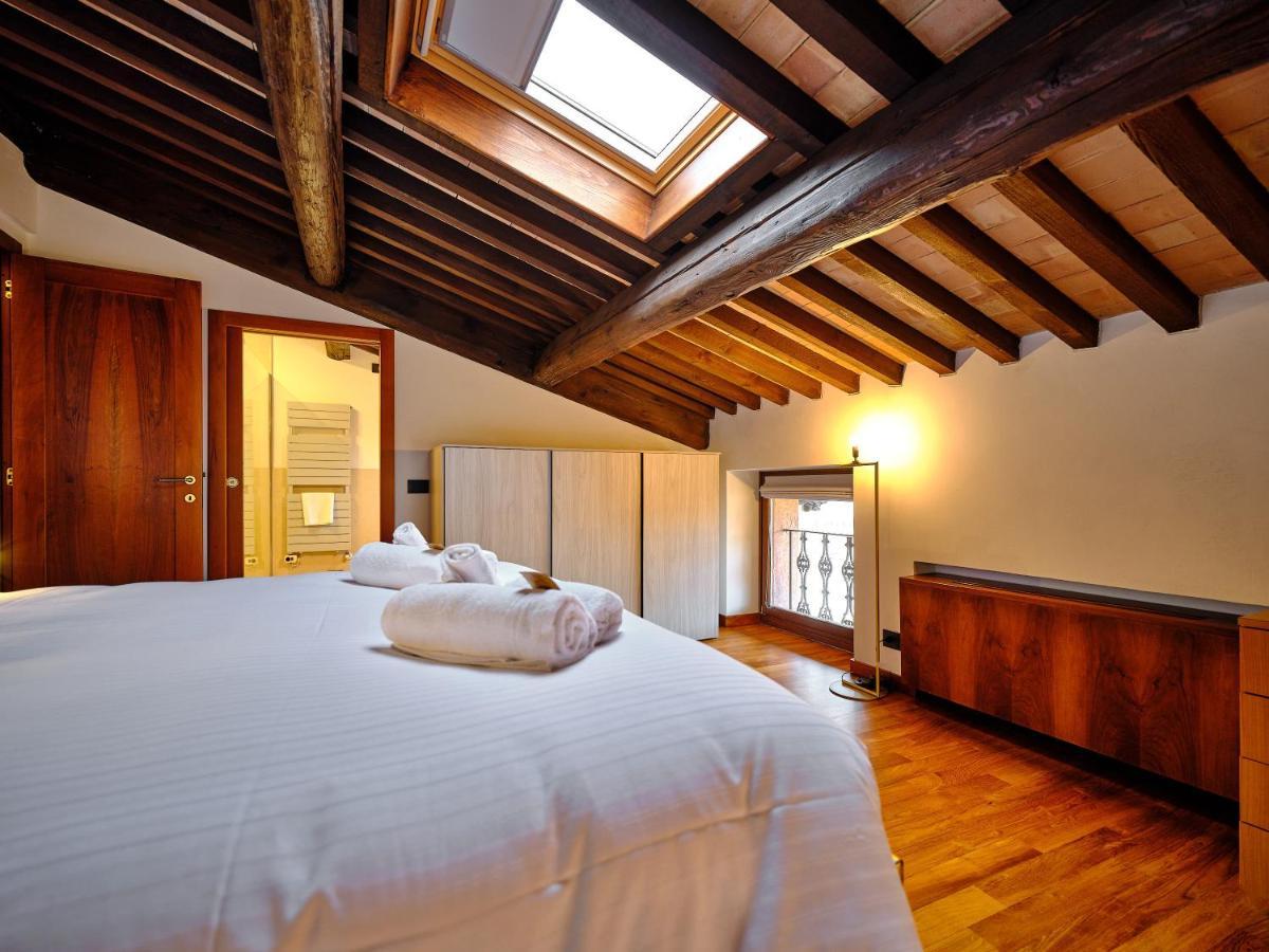 Apartmentsarena - Residenza Degli Scaligeri - Piazza Erbe เวโรนา ภายนอก รูปภาพ
