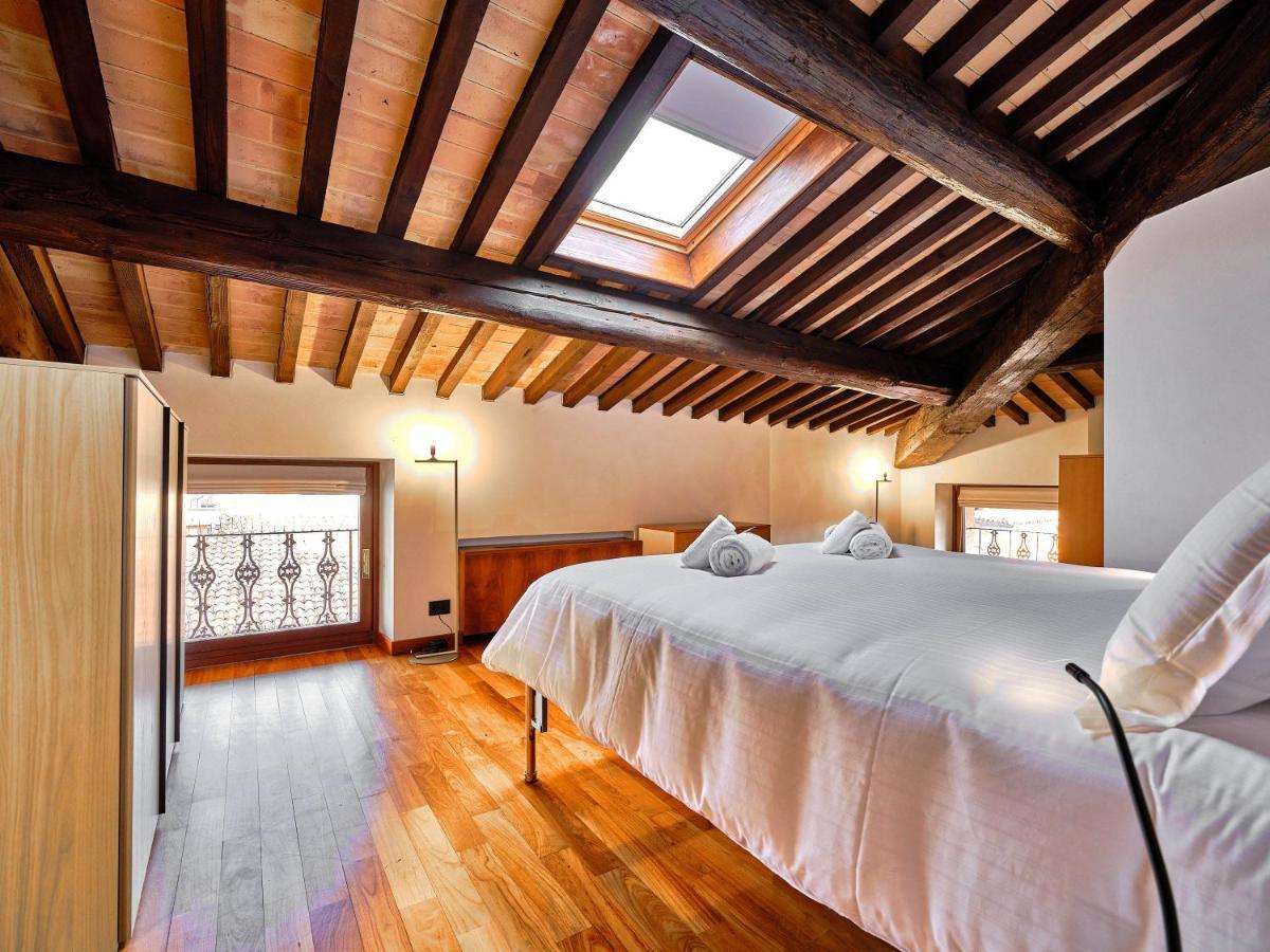 Apartmentsarena - Residenza Degli Scaligeri - Piazza Erbe เวโรนา ภายนอก รูปภาพ
